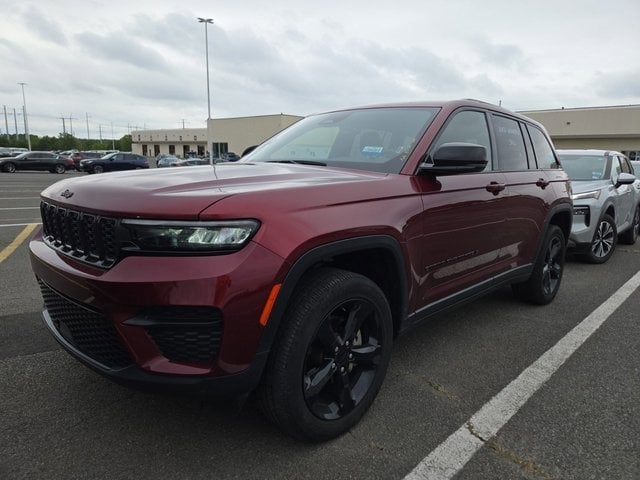 2023 Jeep Grand Cherokee Laredo photo 3