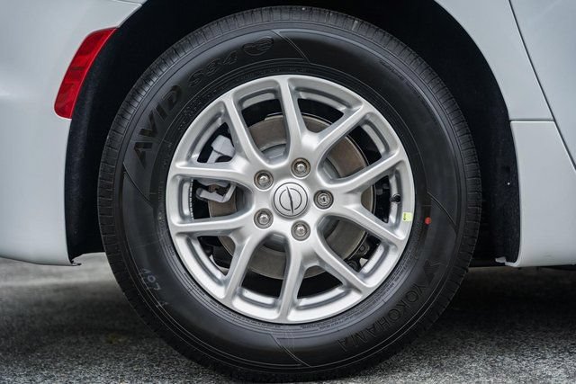 2026 Chrysler Pacifica Select - Photo 32
