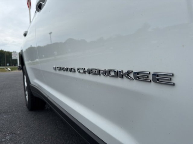 2021 Jeep Grand Cherokee Laredo photo 3