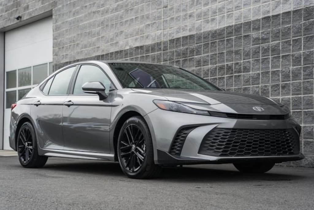 Used 2025 Toyota Camry SE Sedan