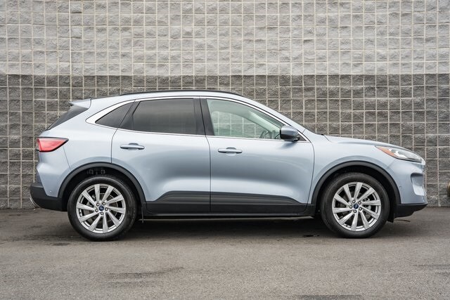 2022 Ford Escape Titanium photo 4
