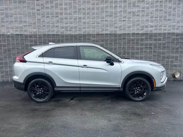2023 Mitsubishi Eclipse Cross LE photo 3