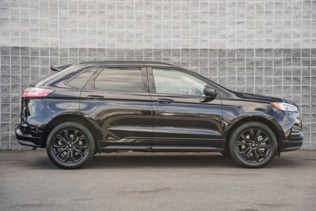 Used 2022 Ford Edge SE SUV
