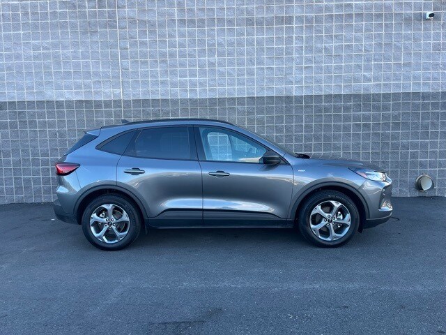 2025 Ford Escape ST-Line photo 2