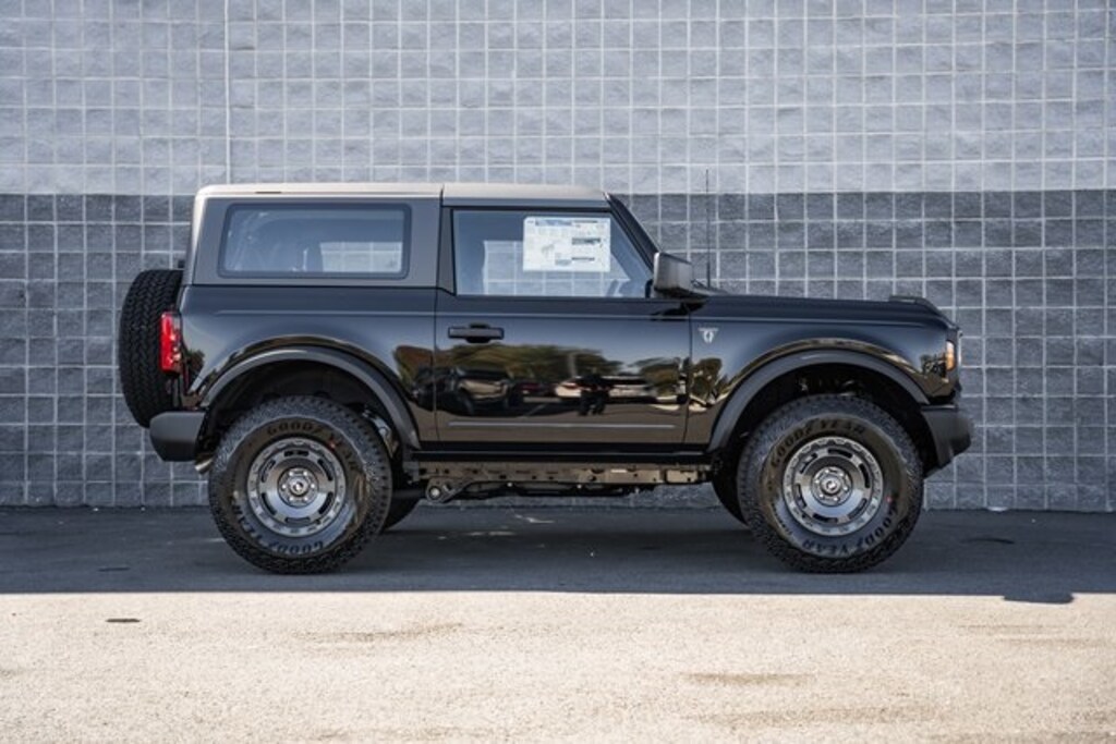 New 2025 Ford Bronco Base SUV