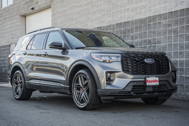 2025 Ford Explorer ST-LINE's photo