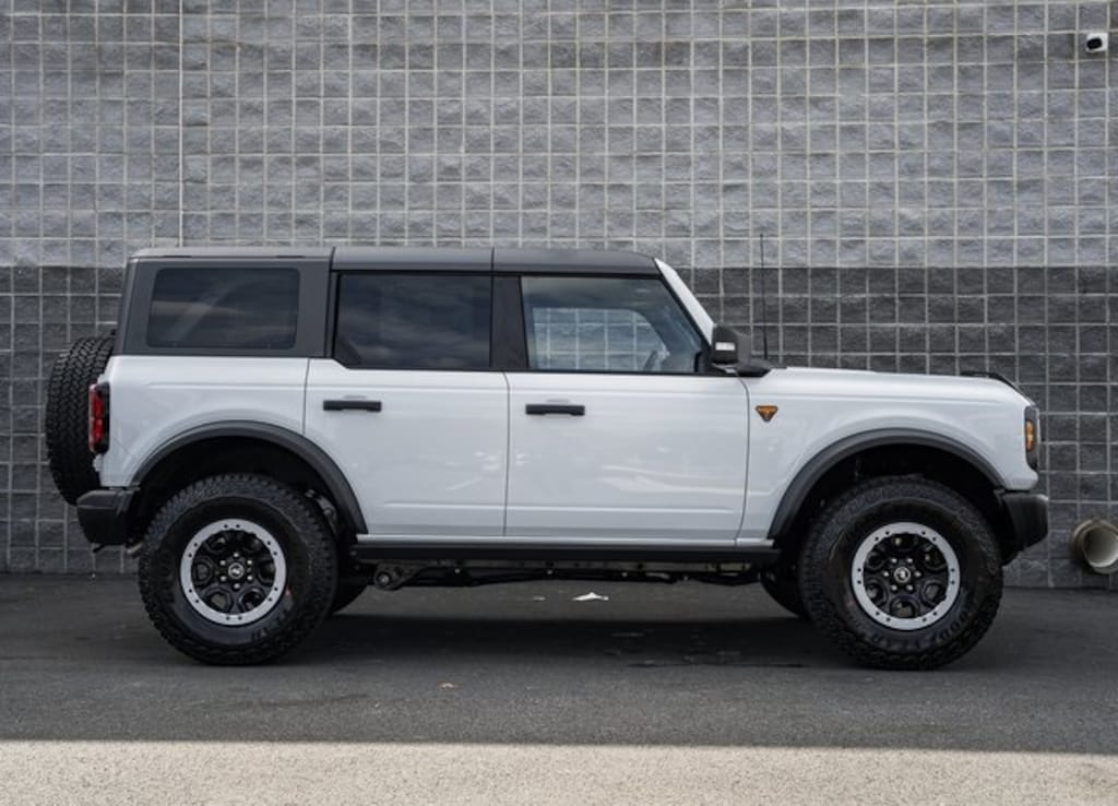 New 2025 Ford Bronco Badlands SUV