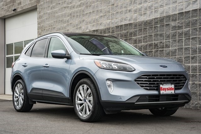 2022 Ford Escape Titanium photo 2