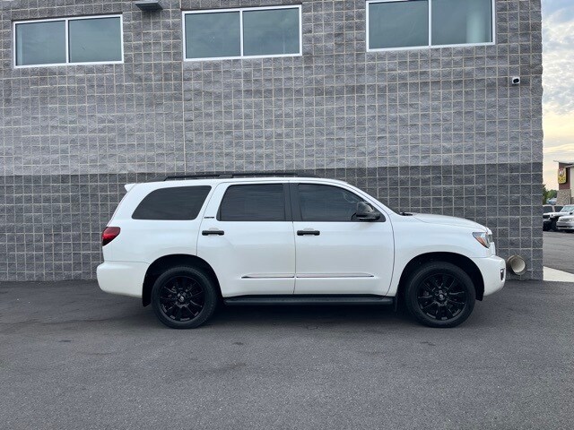 2021 Toyota Sequoia photo 2