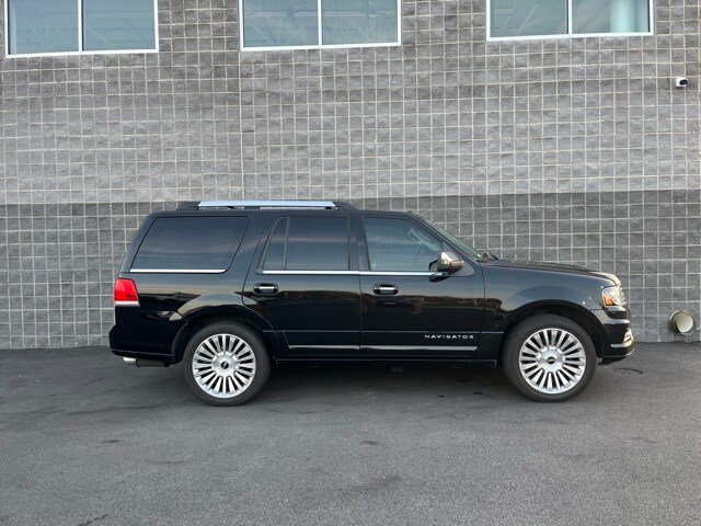 2016 Lincoln Navigator Select photo 2