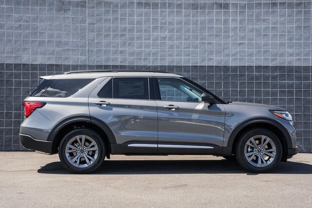 2025 Ford Explorer photo 4