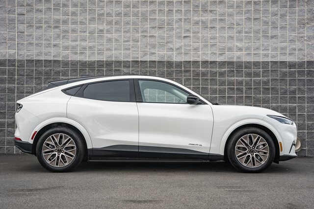 2025 Ford Mustang Mach-E Premium photo 3