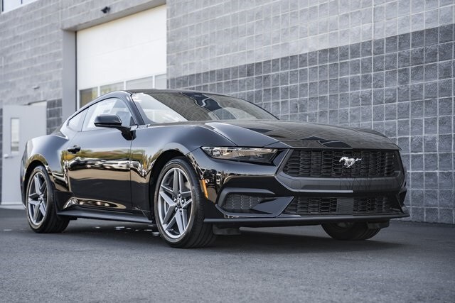 2025 Ford Mustang EcoBoost photo 2