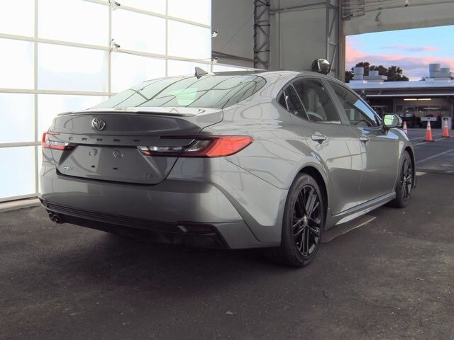2025 Toyota Camry SE photo 4