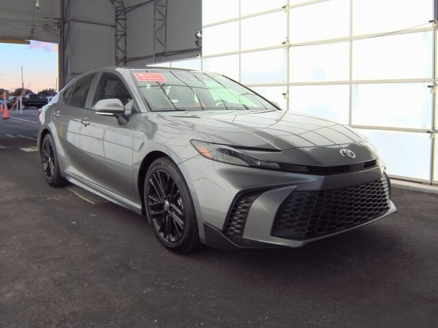 2025 Toyota Camry SE photo 3