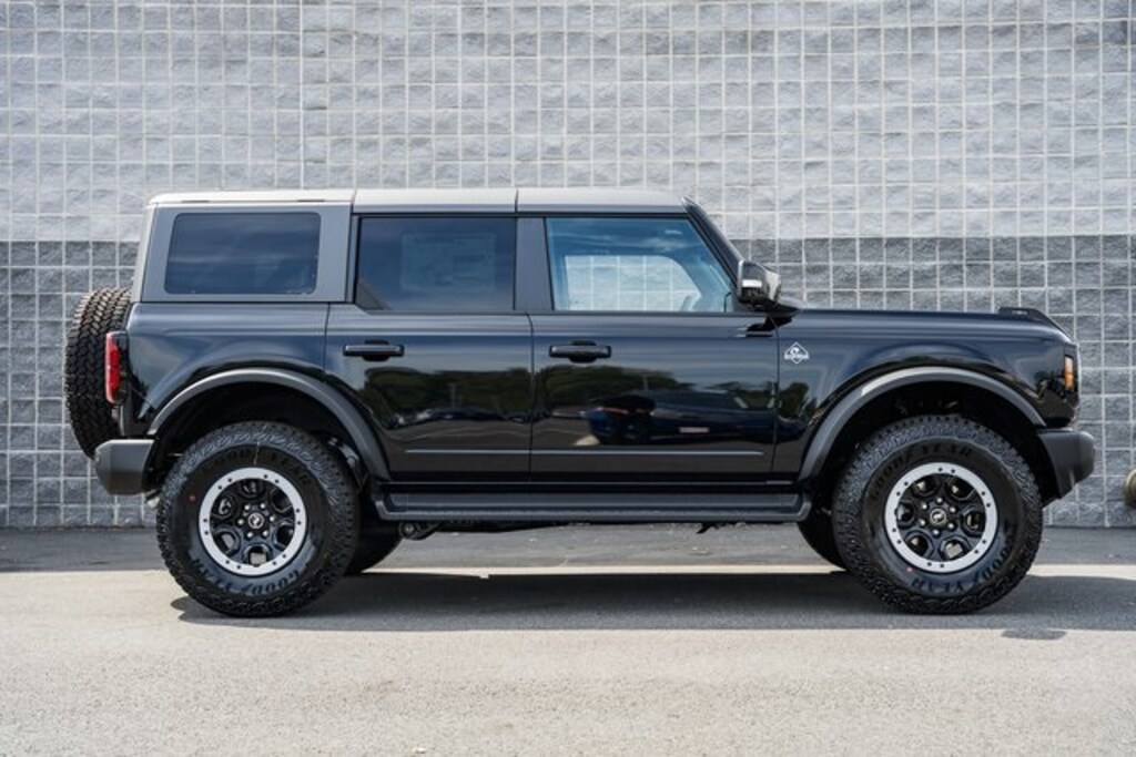 New 2025 Ford Bronco Outer Banks SUV