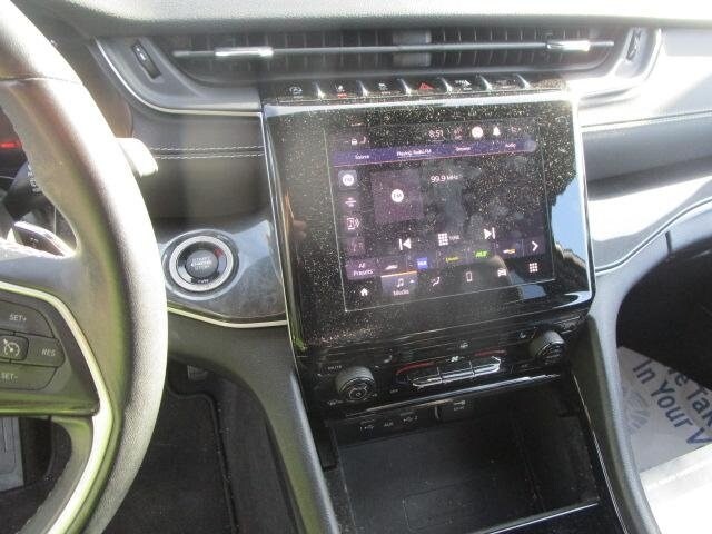 2022 Jeep Grand Cherokee Altitude photo 3