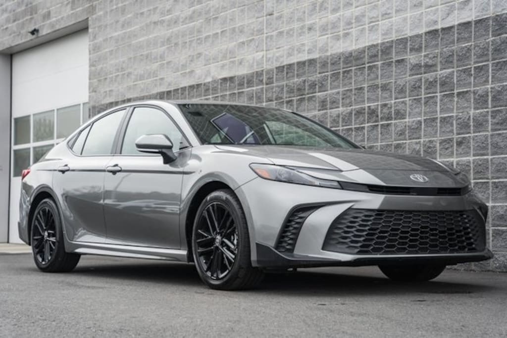 Used 2025 Toyota Camry SE Sedan