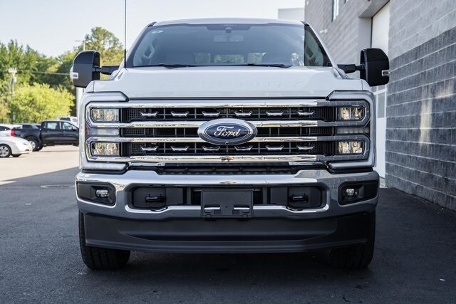2026 Ford F-250 Lariat photo 2