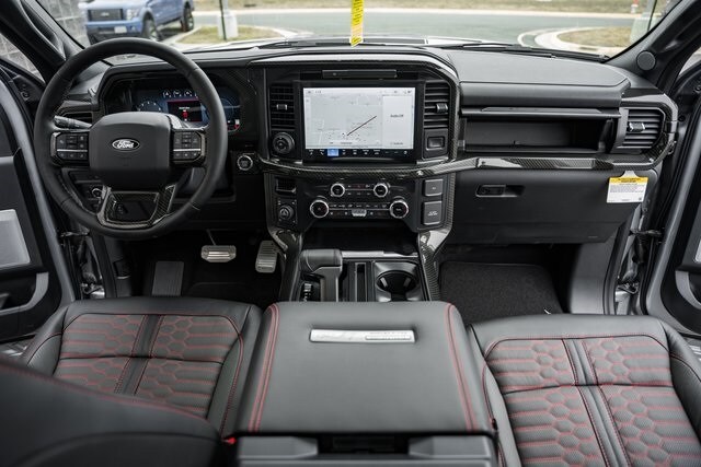 2025 Ford F-150 Lariat photo 3