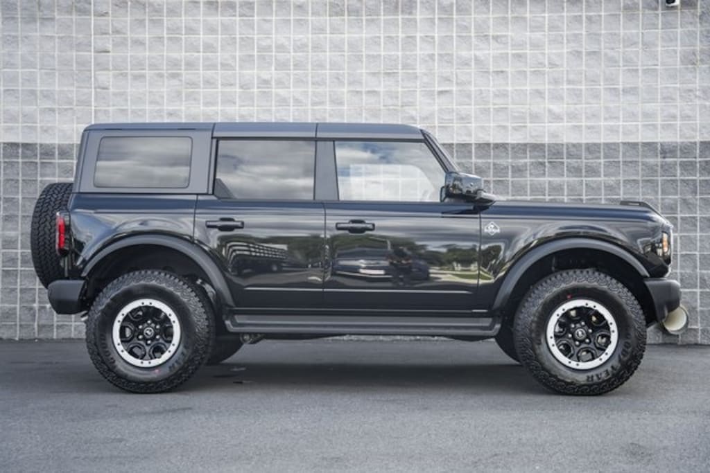 New 2025 Ford Bronco Outer Banks SUV