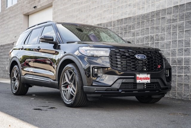 2025 Ford Explorer ST photo 2