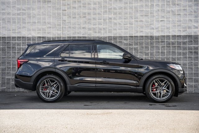 2025 Ford Explorer ST photo 4