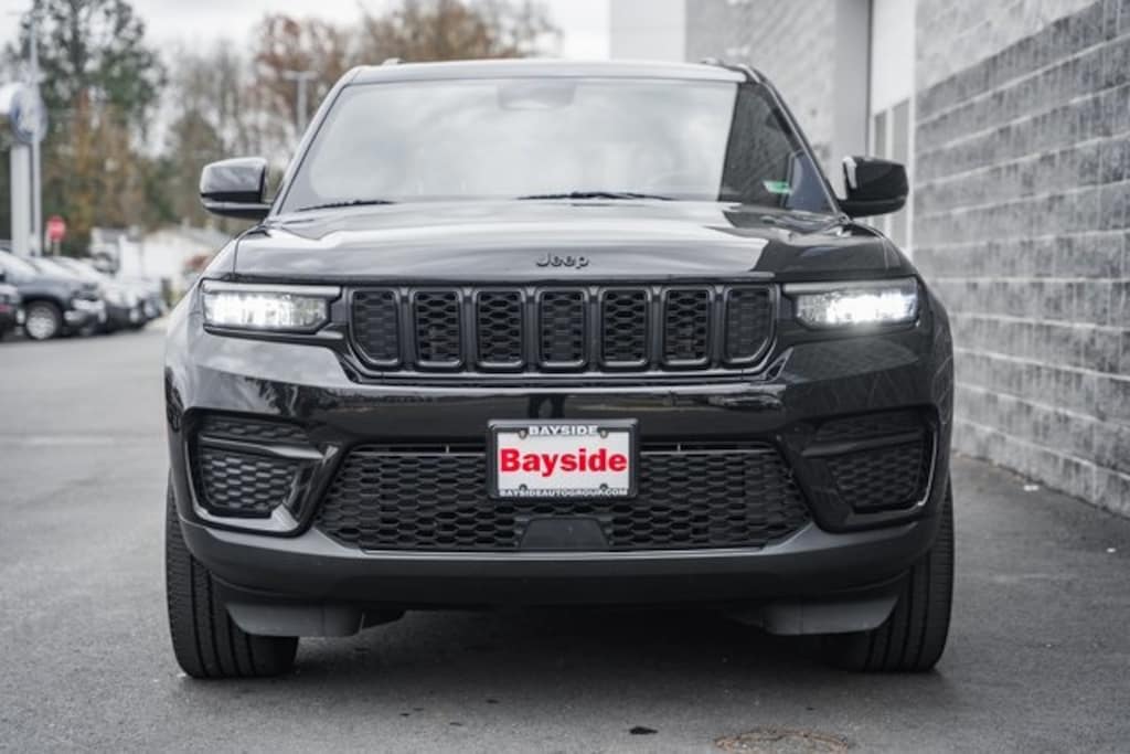 Used 2022 Jeep Grand Cherokee Altitude SUV