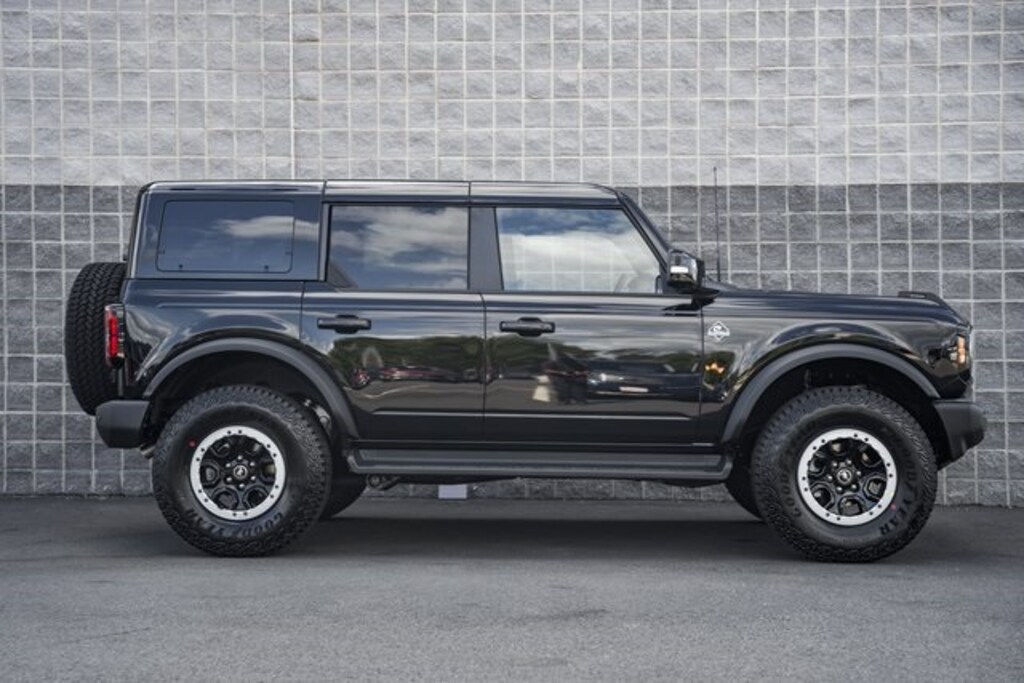 New 2025 Ford Bronco Outer Banks SUV