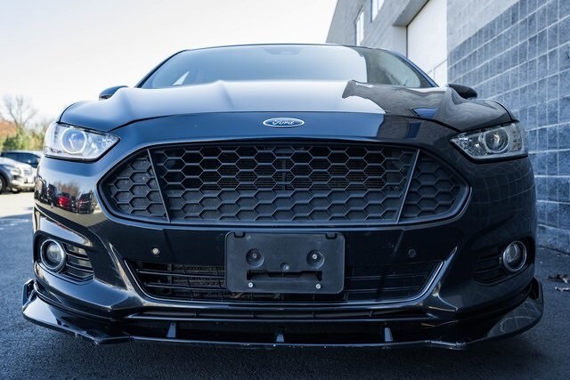 2013 Ford Fusion Titanium photo 2