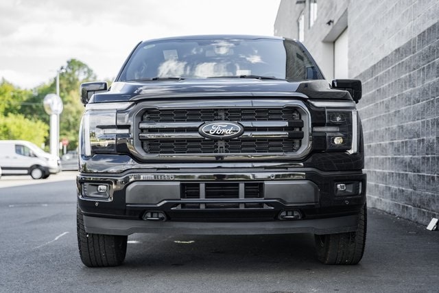 2025 Ford F-150 Lariat photo 2