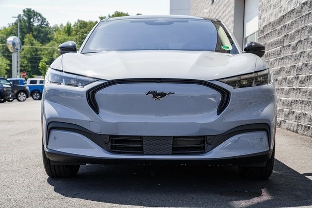 2025 Ford Mustang Mach-E Premium photo 3
