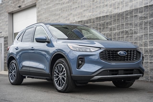 2026 Ford Escape Plug-In Hybrid Premium photo 2