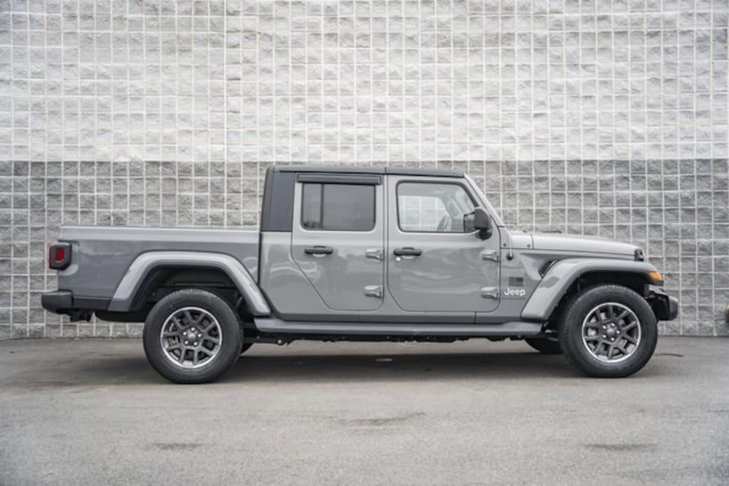 Used 2021 Jeep Gladiator Overland Truck
