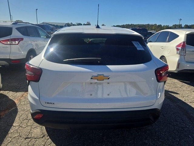 2024 Chevrolet Trax LS photo 4