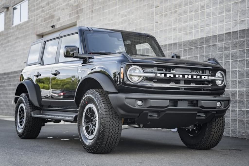 New 2025 Ford Bronco Outer Banks SUV