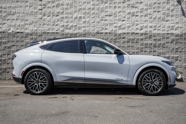 2025 Ford Mustang Mach-E Premium photo 4