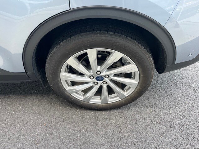 2022 Ford Escape Titanium photo 3
