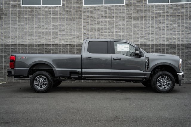 2026 Ford F-350 Lariat photo 3