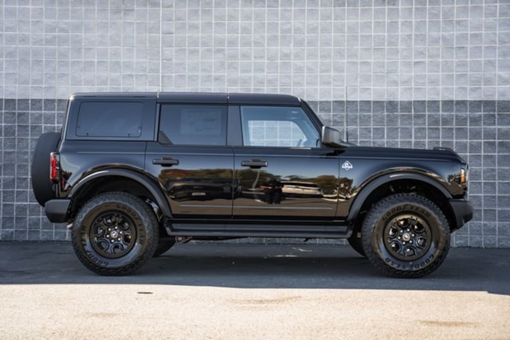 New 2025 Ford Bronco Outer Banks SUV