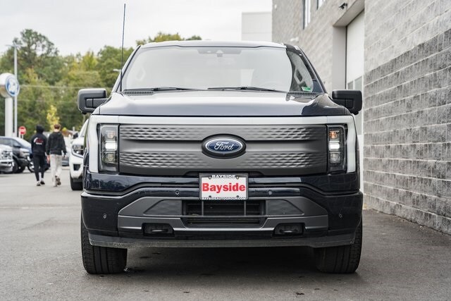 2023 Ford F-150 Lightning XLT photo 2