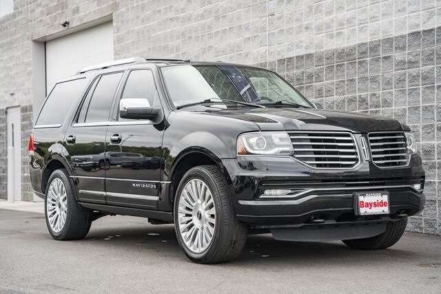 2016 Lincoln Navigator Select photo 2