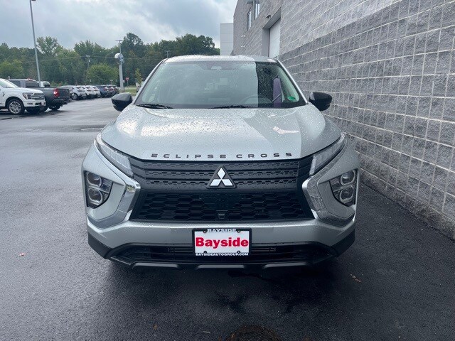 2023 Mitsubishi Eclipse Cross LE photo 2