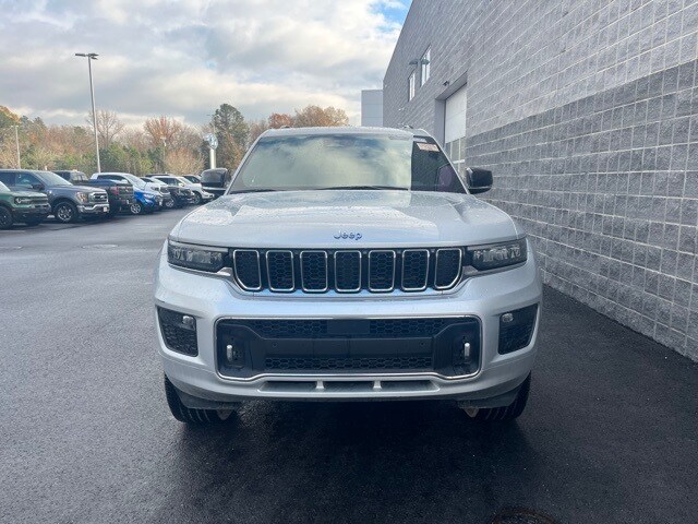 2022 Jeep Grand Cherokee Overland photo 2