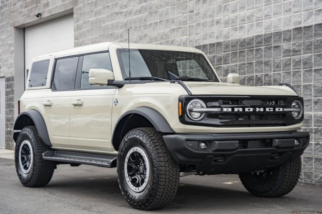 New 2025 Ford Bronco Outer Banks SUV