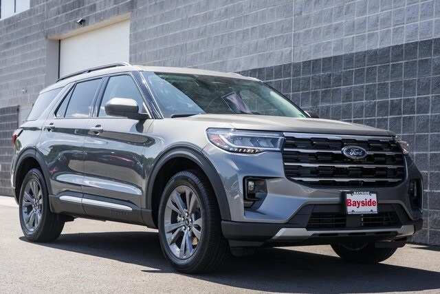 2025 Ford Explorer photo 2