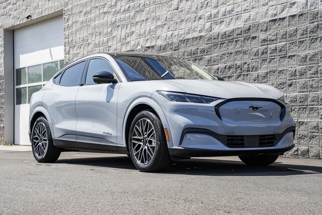 2025 Ford Mustang Mach-E Premium photo 2