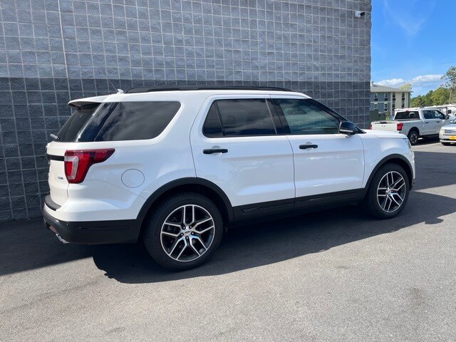 2018 Ford Explorer Sport photo 3
