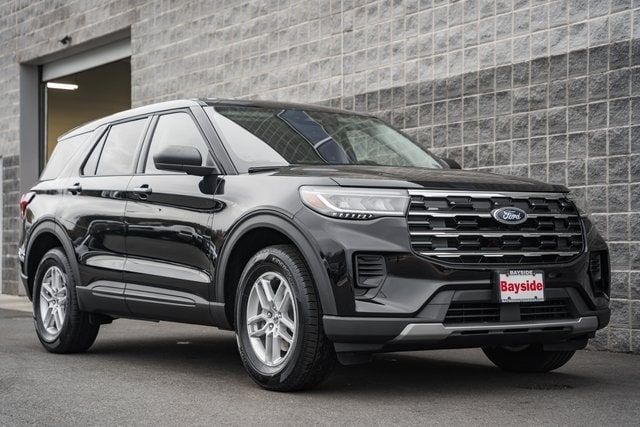 2026 Ford Explorer photo 2