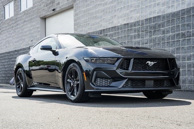 2025 Ford Mustang GT photo 2